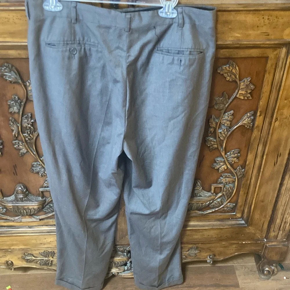 Alfani Gray Classic Style Dress Pants Size 36 x 32, EUC